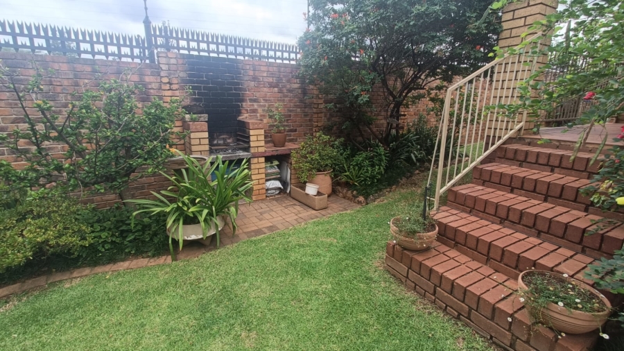 3 Bedroom Property for Sale in Zwartkop Gauteng