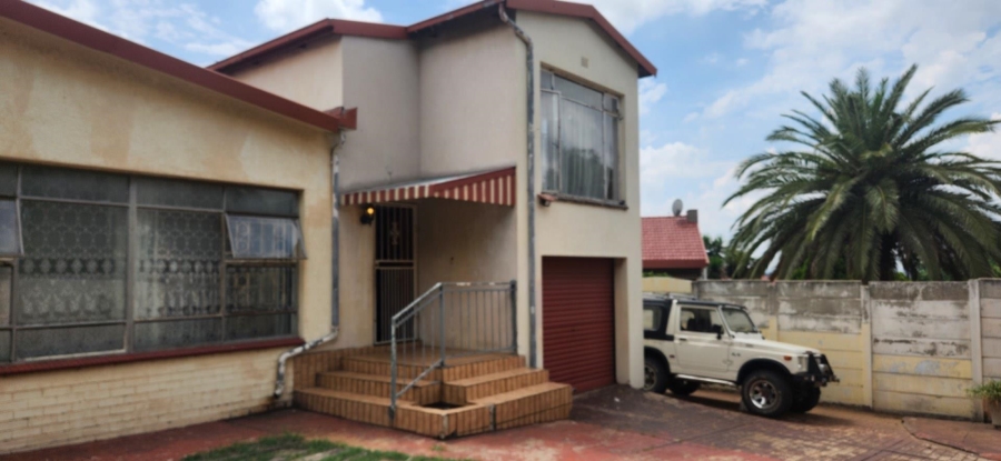 5 Bedroom Property for Sale in South Crest Gauteng