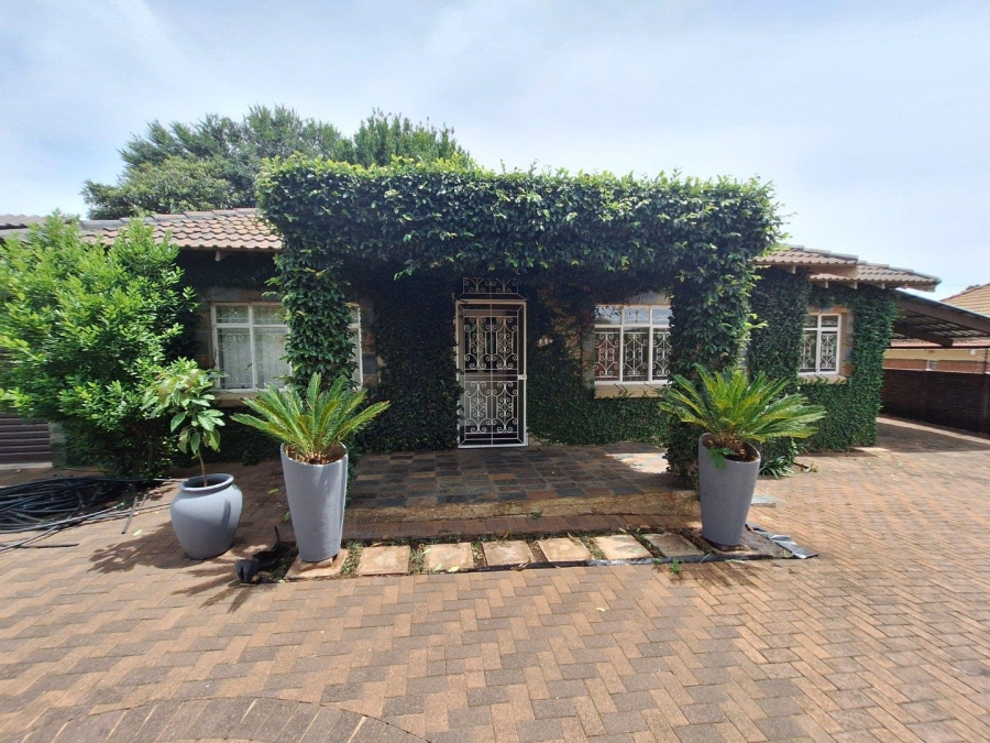 To Let 2 Bedroom Property for Rent in Discovery Gauteng