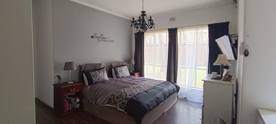 6 Bedroom Property for Sale in Van Riebeeck Park Gauteng