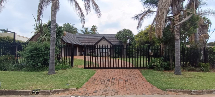 6 Bedroom Property for Sale in Van Riebeeck Park Gauteng