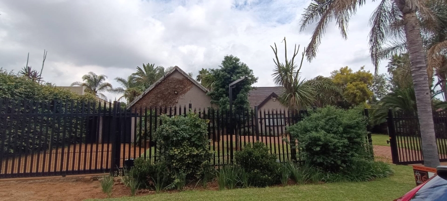 6 Bedroom Property for Sale in Van Riebeeck Park Gauteng