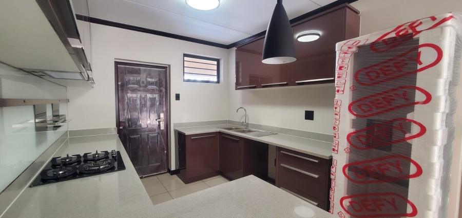 To Let 2 Bedroom Property for Rent in Blue Hills Gauteng