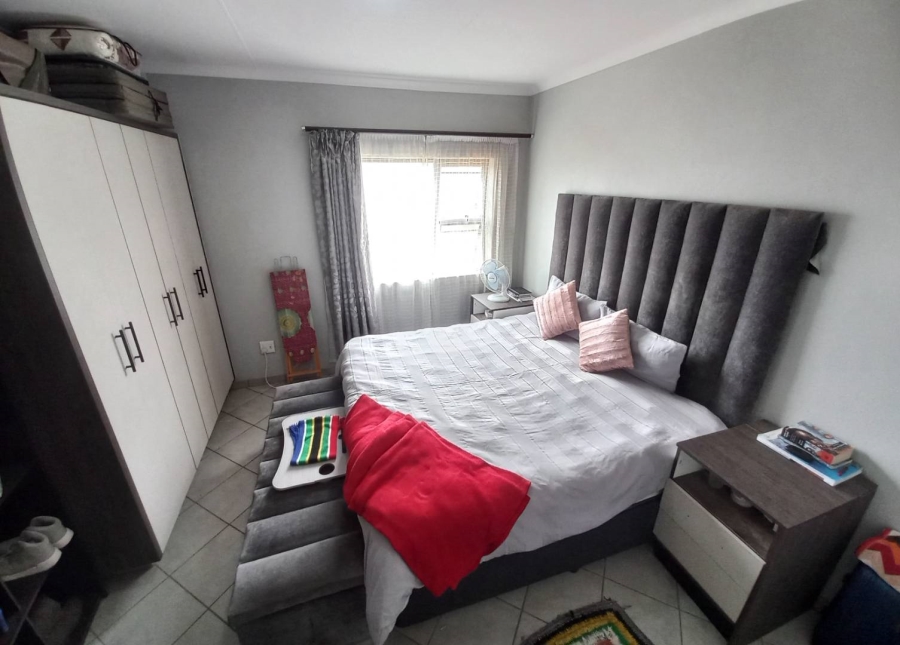 4 Bedroom Property for Sale in Lotus Gardens Gauteng