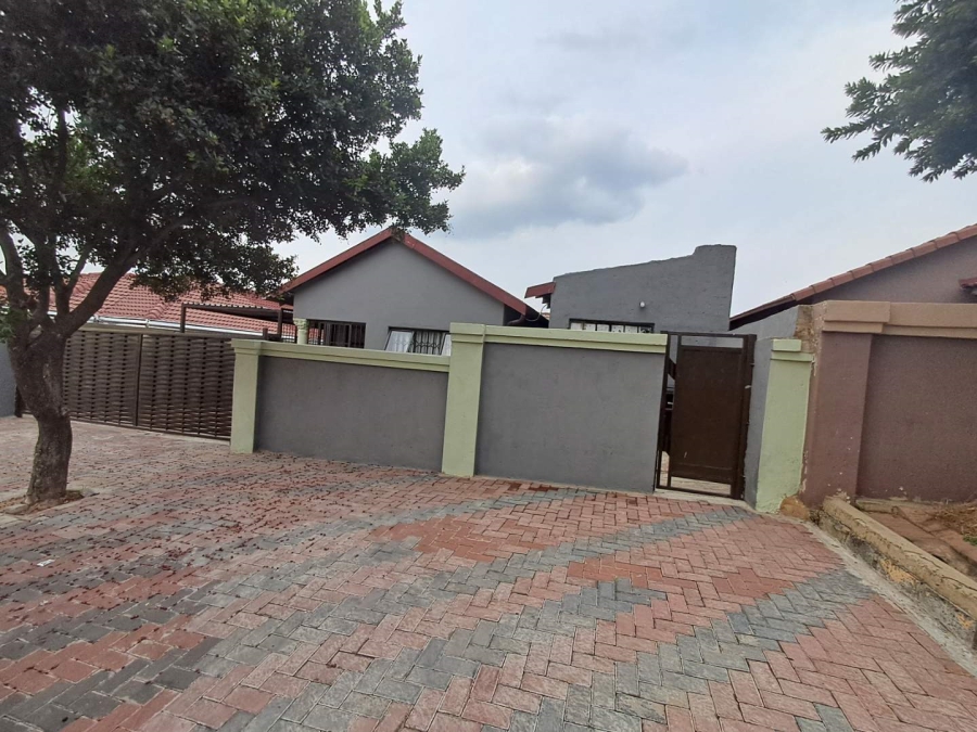 2 Bedroom Property for Sale in Birch Acres Gauteng