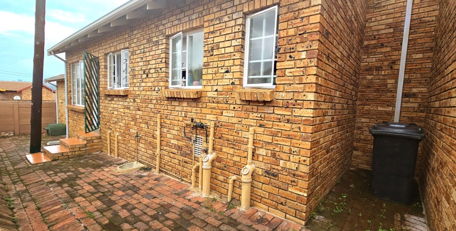 2 Bedroom Property for Sale in Radiokop Gauteng