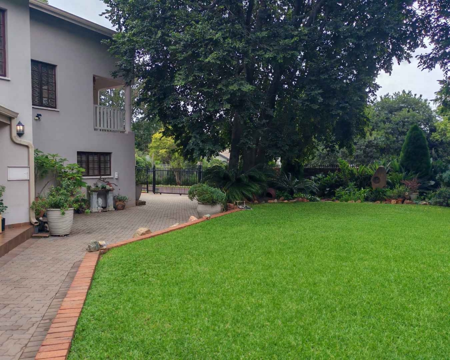 6 Bedroom Property for Sale in Clubview Gauteng