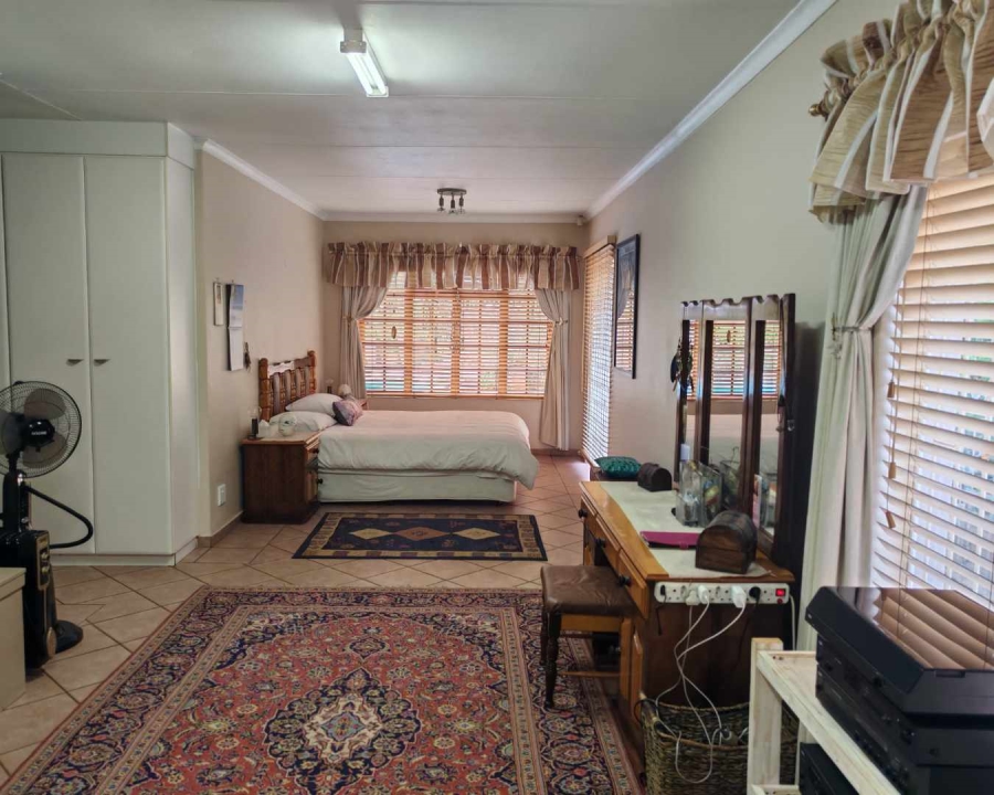 6 Bedroom Property for Sale in Clubview Gauteng