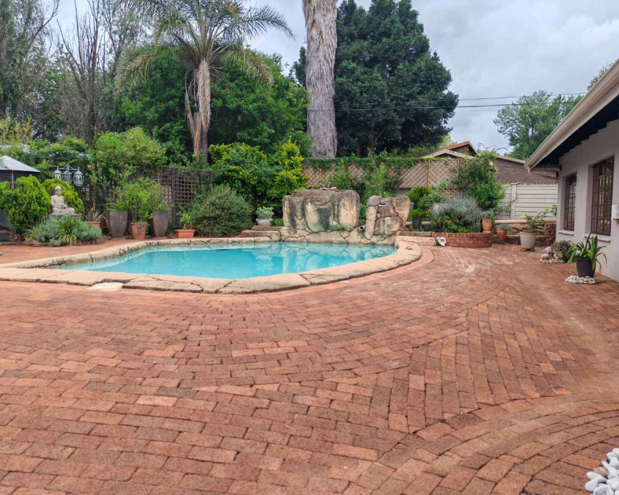 6 Bedroom Property for Sale in Clubview Gauteng