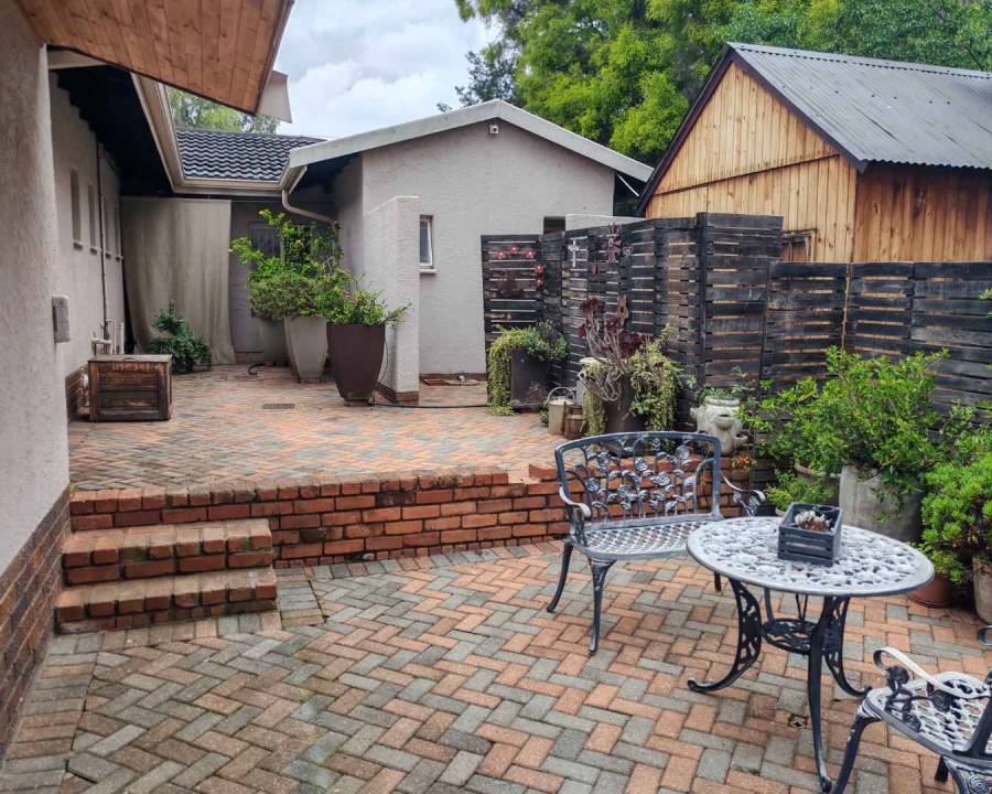 6 Bedroom Property for Sale in Clubview Gauteng