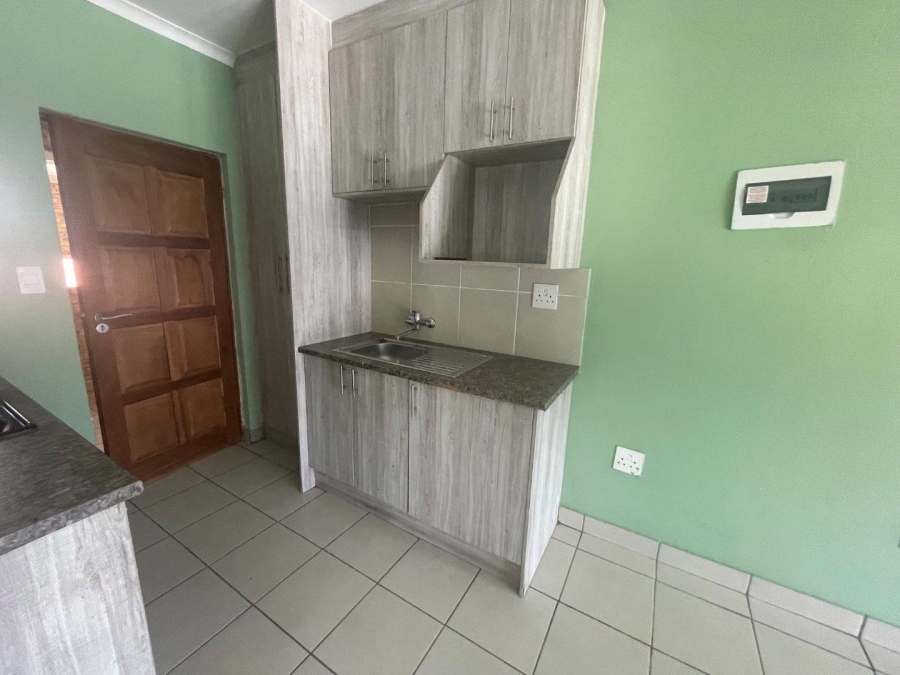 To Let 2 Bedroom Property for Rent in Brentwood Gauteng