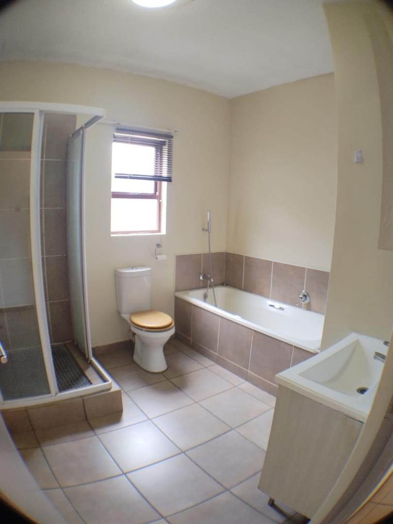 To Let 2 Bedroom Property for Rent in Broadacres Gauteng