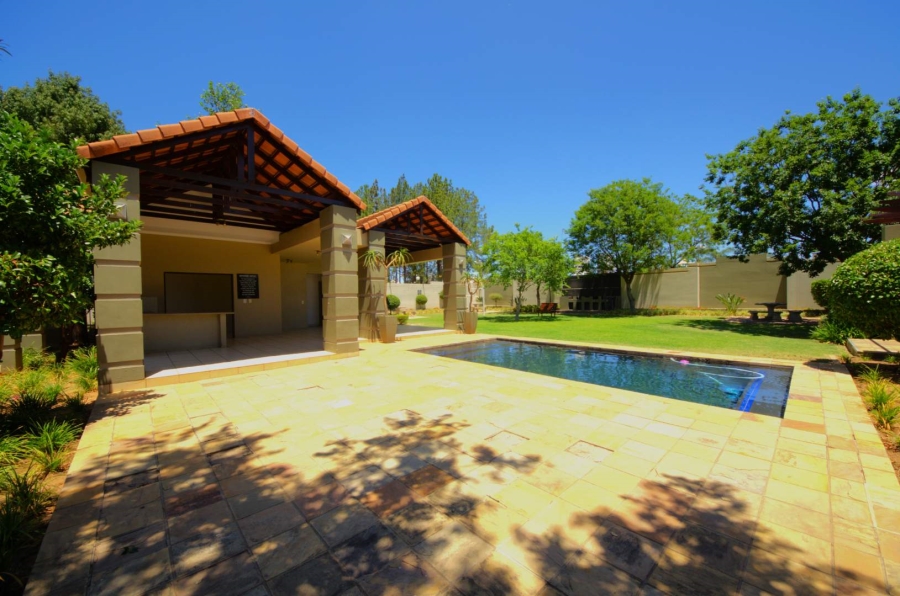 To Let 2 Bedroom Property for Rent in Broadacres Gauteng