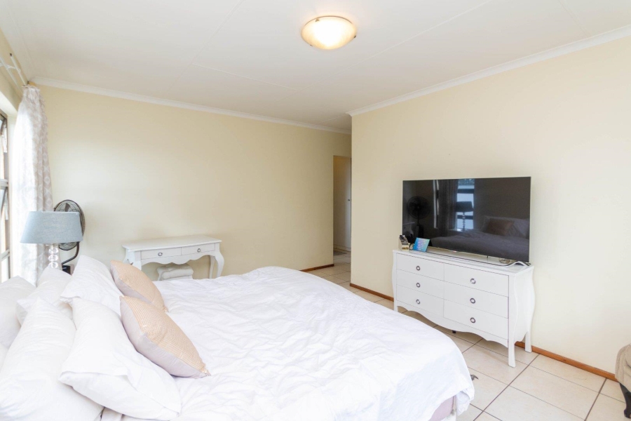 To Let 3 Bedroom Property for Rent in Broadacres Gauteng