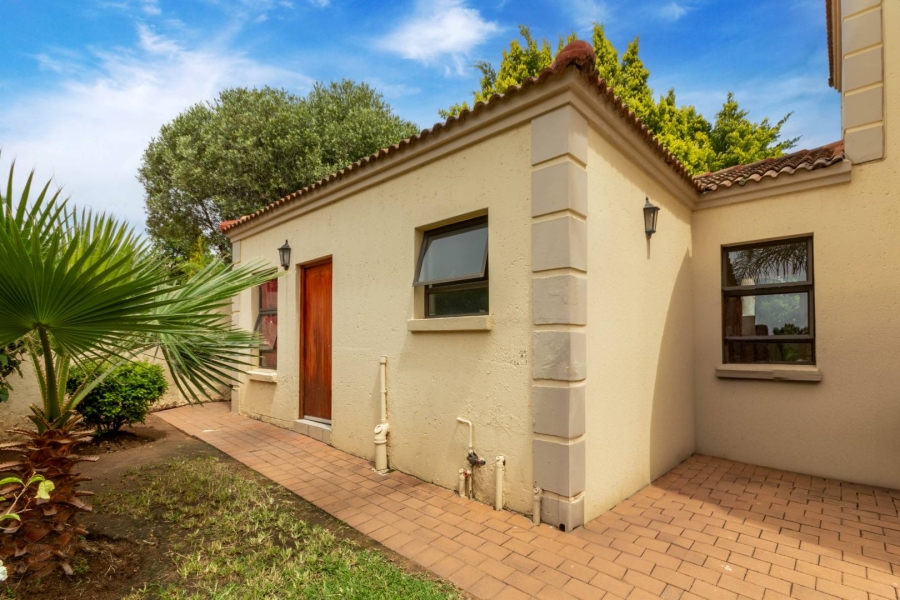 To Let 3 Bedroom Property for Rent in Broadacres Gauteng