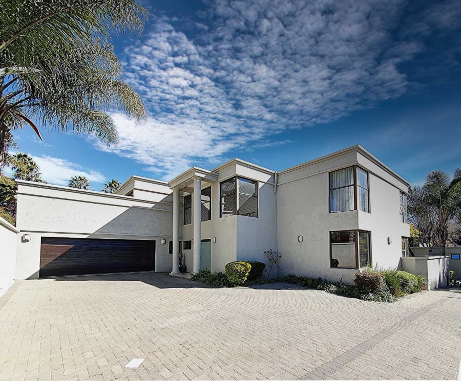 To Let 4 Bedroom Property for Rent in Sandown Gauteng