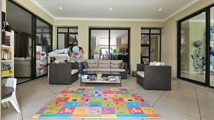 To Let 4 Bedroom Property for Rent in Sandown Gauteng