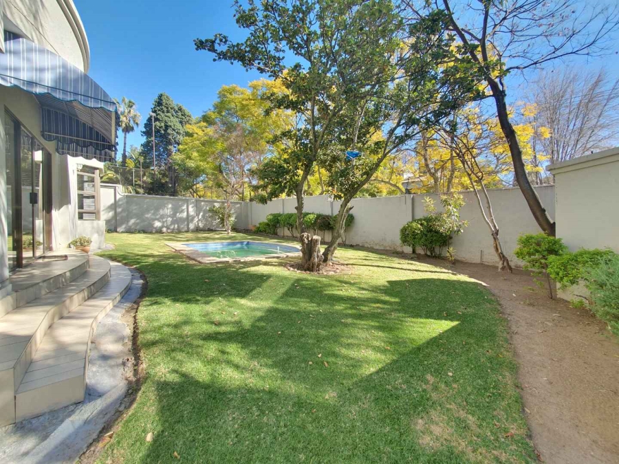 To Let 4 Bedroom Property for Rent in Sandown Gauteng