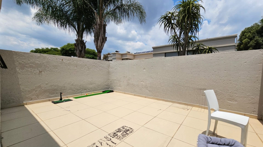 To Let 4 Bedroom Property for Rent in Sandown Gauteng