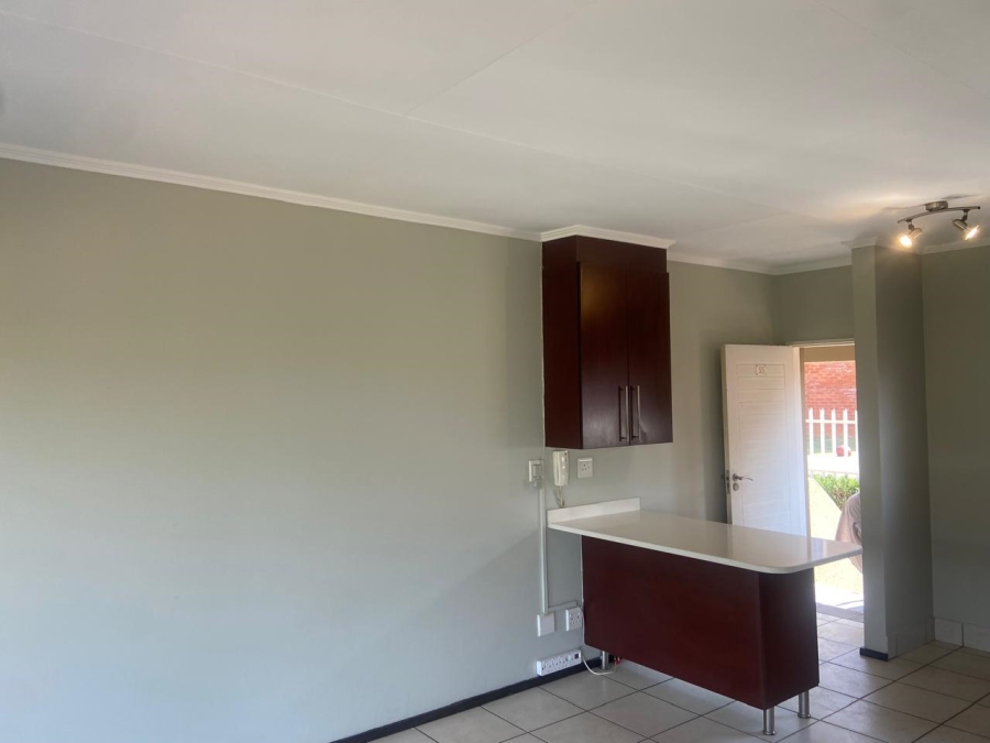 To Let 2 Bedroom Property for Rent in Glenvista Gauteng