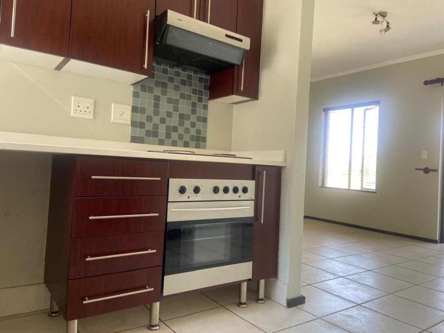 To Let 2 Bedroom Property for Rent in Glenvista Gauteng