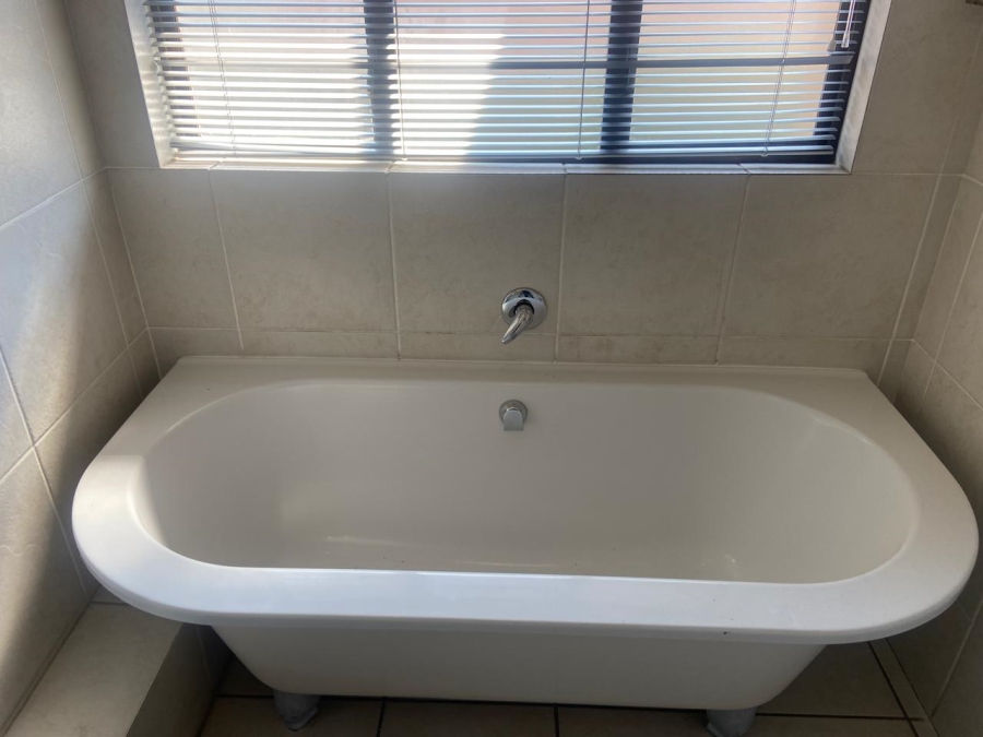 To Let 2 Bedroom Property for Rent in Glenvista Gauteng