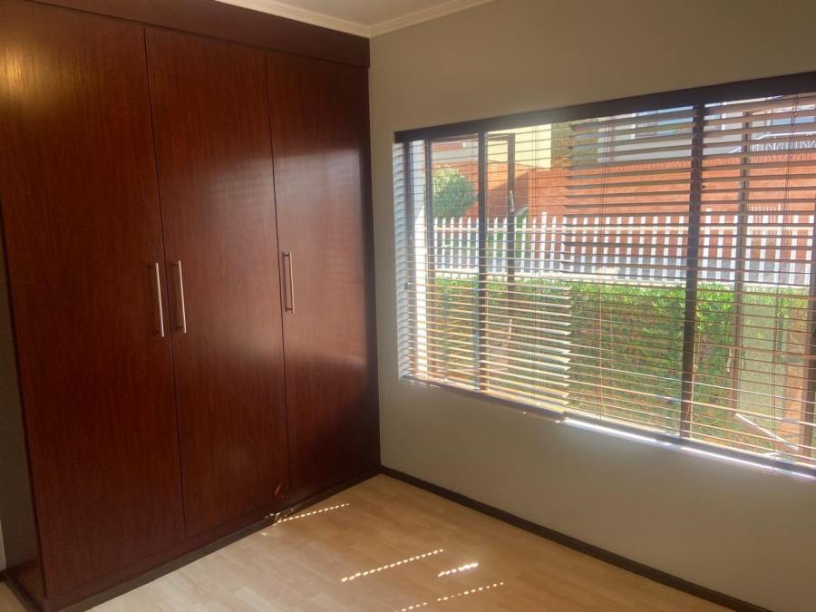 To Let 2 Bedroom Property for Rent in Glenvista Gauteng