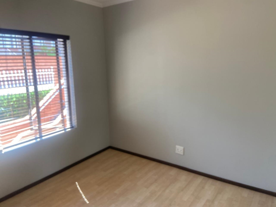 To Let 2 Bedroom Property for Rent in Glenvista Gauteng