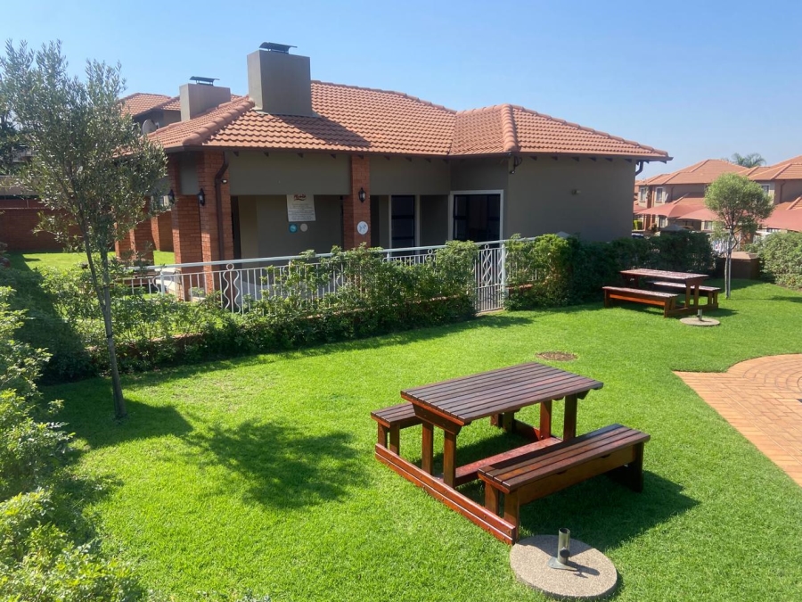 To Let 2 Bedroom Property for Rent in Glenvista Gauteng