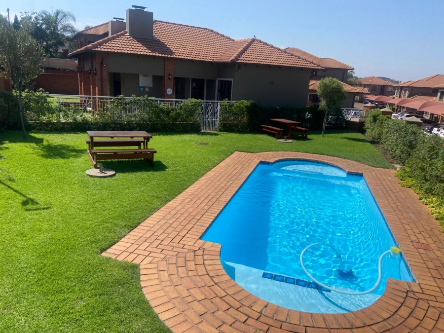 To Let 2 Bedroom Property for Rent in Glenvista Gauteng