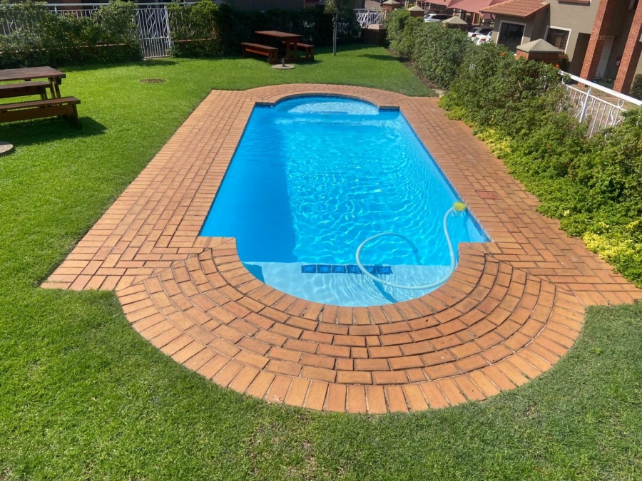 To Let 2 Bedroom Property for Rent in Glenvista Gauteng