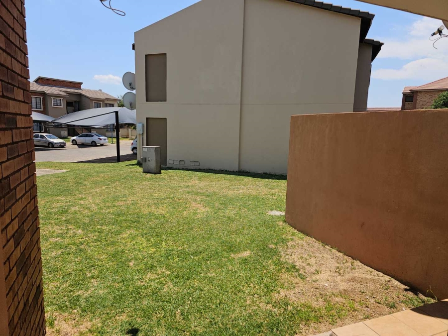 2 Bedroom Property for Sale in Montana Tuine Gauteng