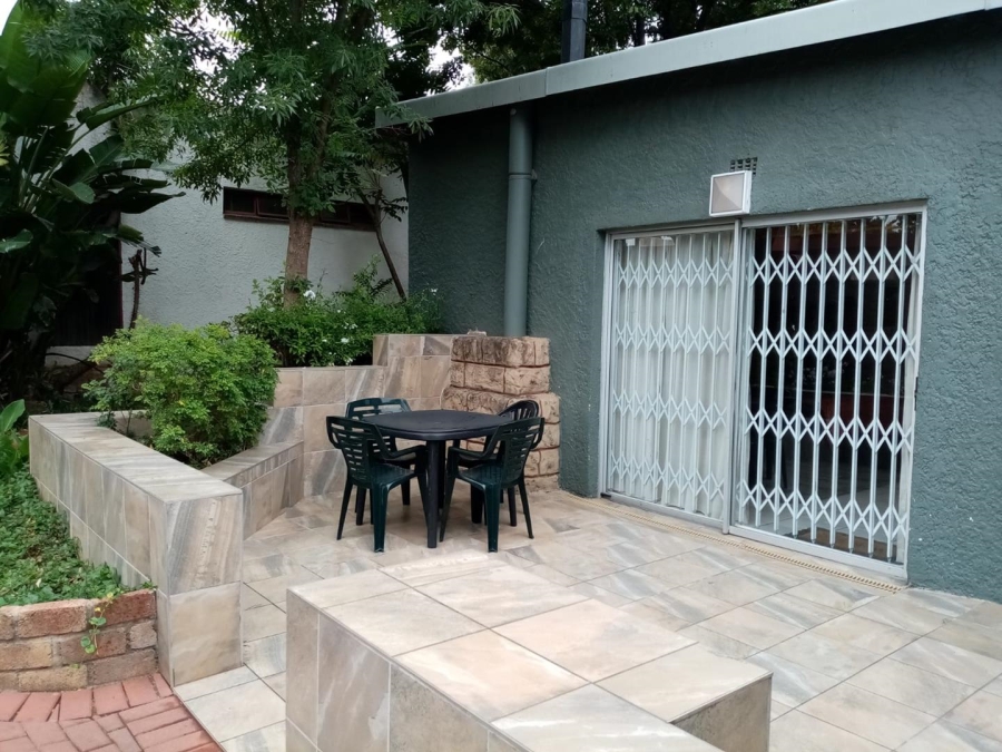 To Let 2 Bedroom Property for Rent in Fontainebleau Gauteng