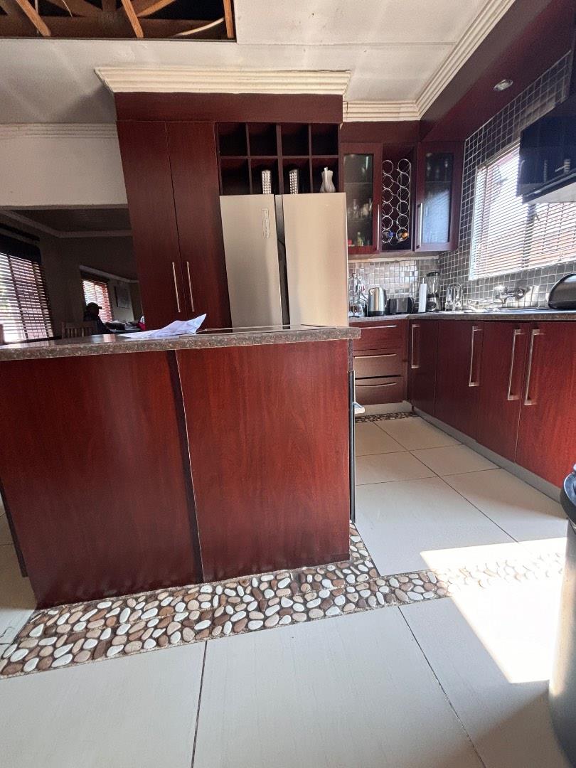 5 Bedroom Property for Sale in Mamelodi East Gauteng