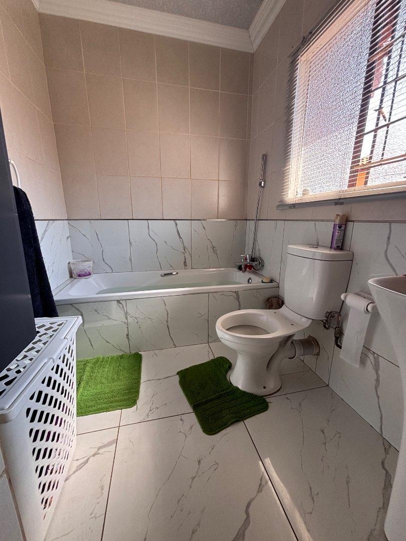 5 Bedroom Property for Sale in Mamelodi East Gauteng