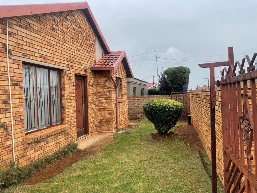 2 Bedroom Property for Sale in Protea Glen Gauteng