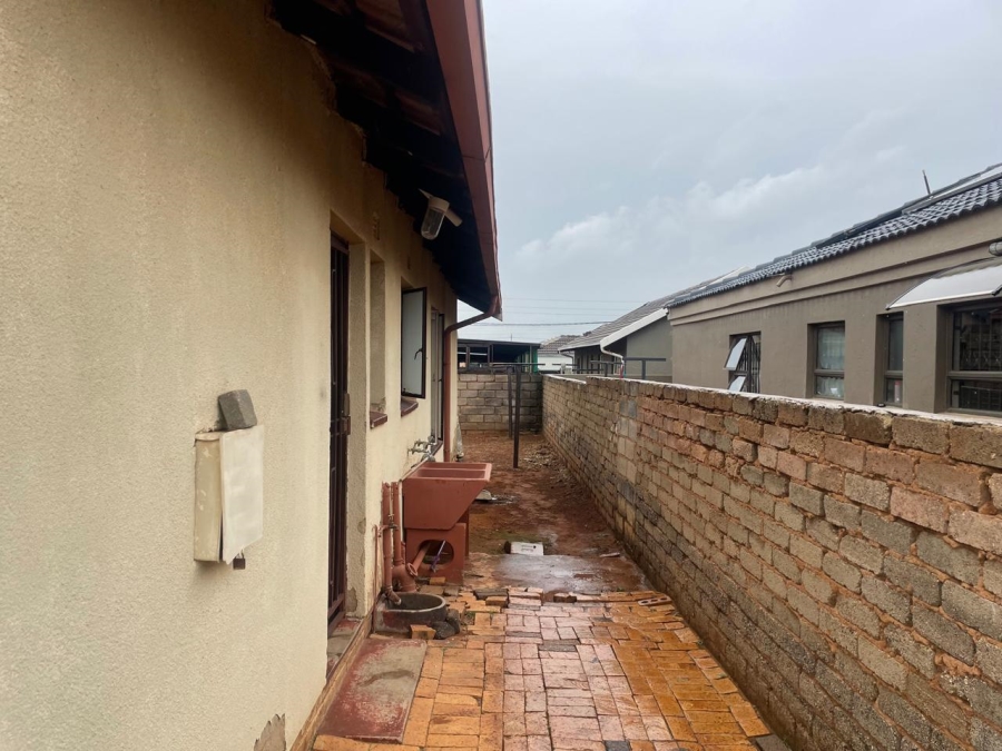 2 Bedroom Property for Sale in Protea Glen Gauteng