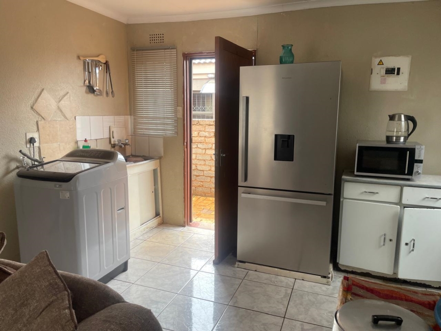 2 Bedroom Property for Sale in Protea Glen Gauteng