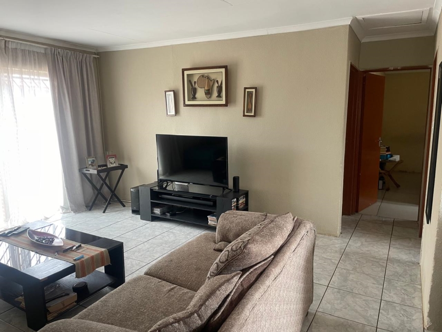 2 Bedroom Property for Sale in Protea Glen Gauteng