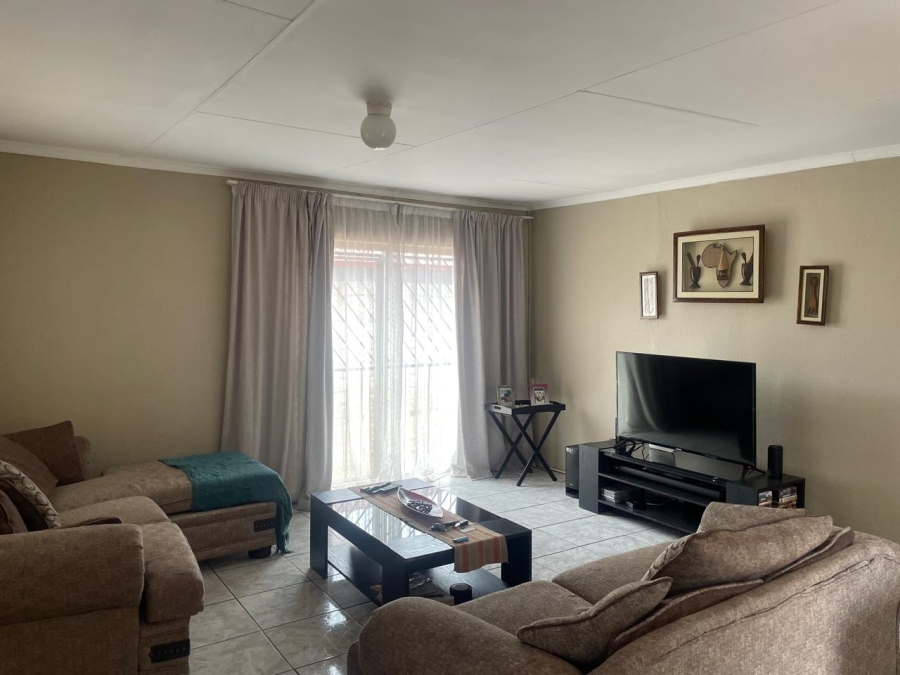 2 Bedroom Property for Sale in Protea Glen Gauteng