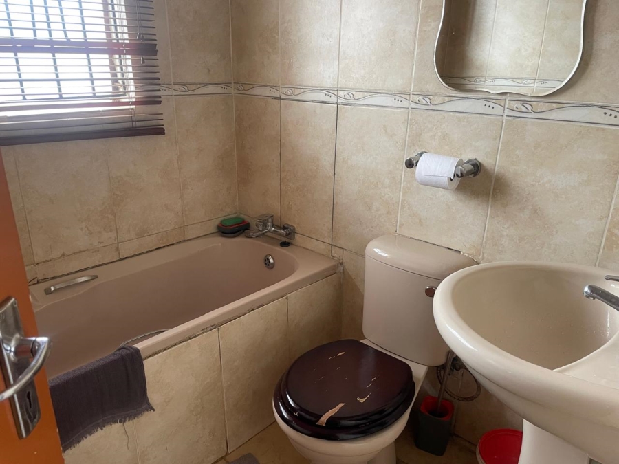 2 Bedroom Property for Sale in Protea Glen Gauteng