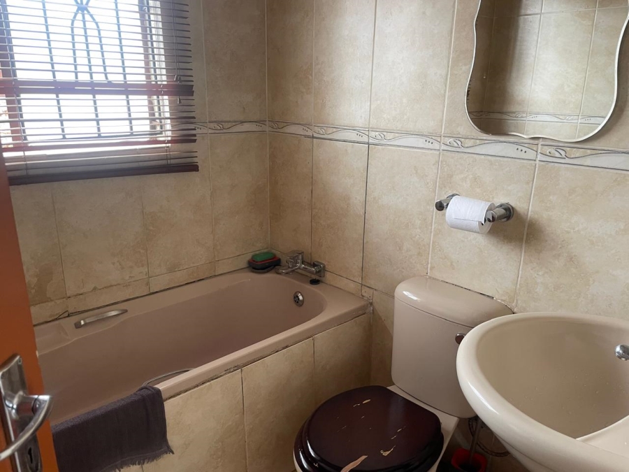 2 Bedroom Property for Sale in Protea Glen Gauteng