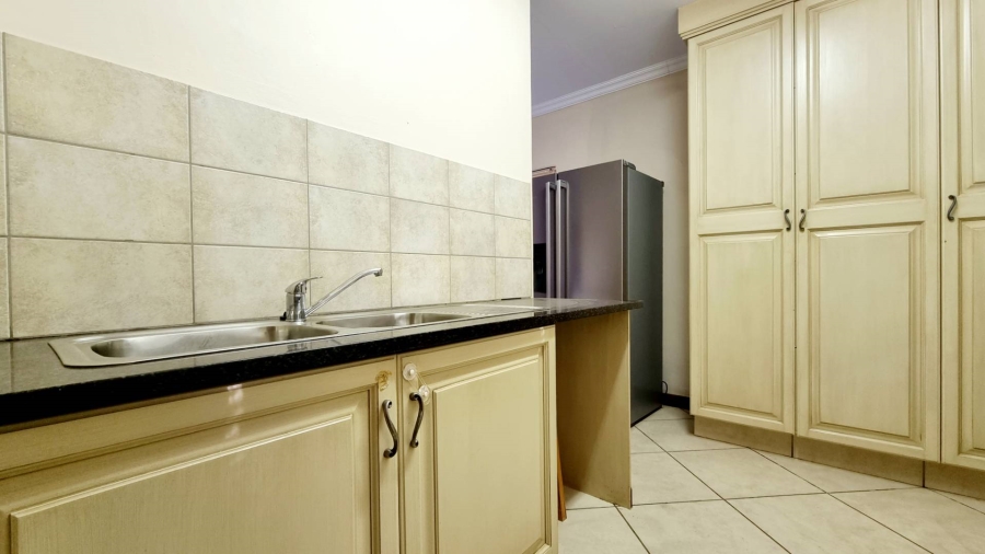 To Let 2 Bedroom Property for Rent in Olympus Gauteng