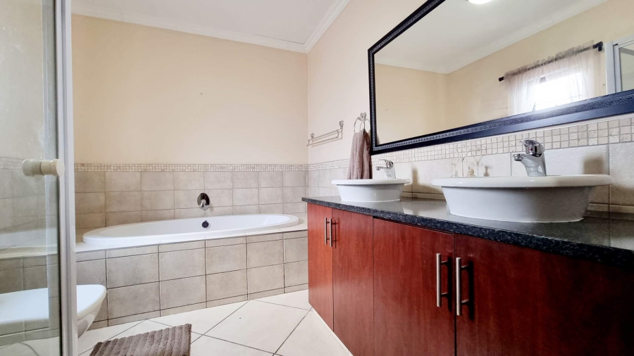 To Let 2 Bedroom Property for Rent in Olympus Gauteng