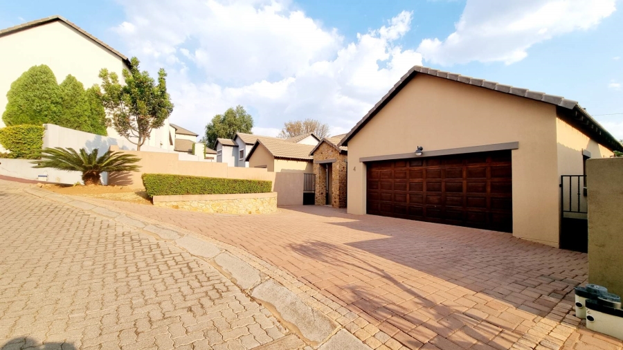 To Let 2 Bedroom Property for Rent in Olympus Gauteng