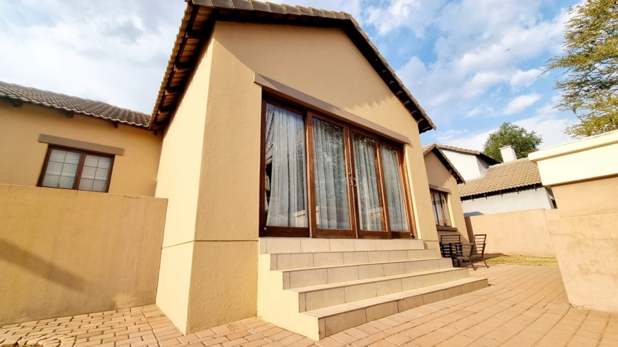 To Let 2 Bedroom Property for Rent in Olympus Gauteng