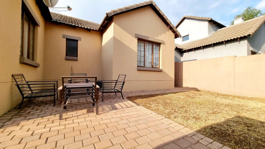 To Let 2 Bedroom Property for Rent in Olympus Gauteng