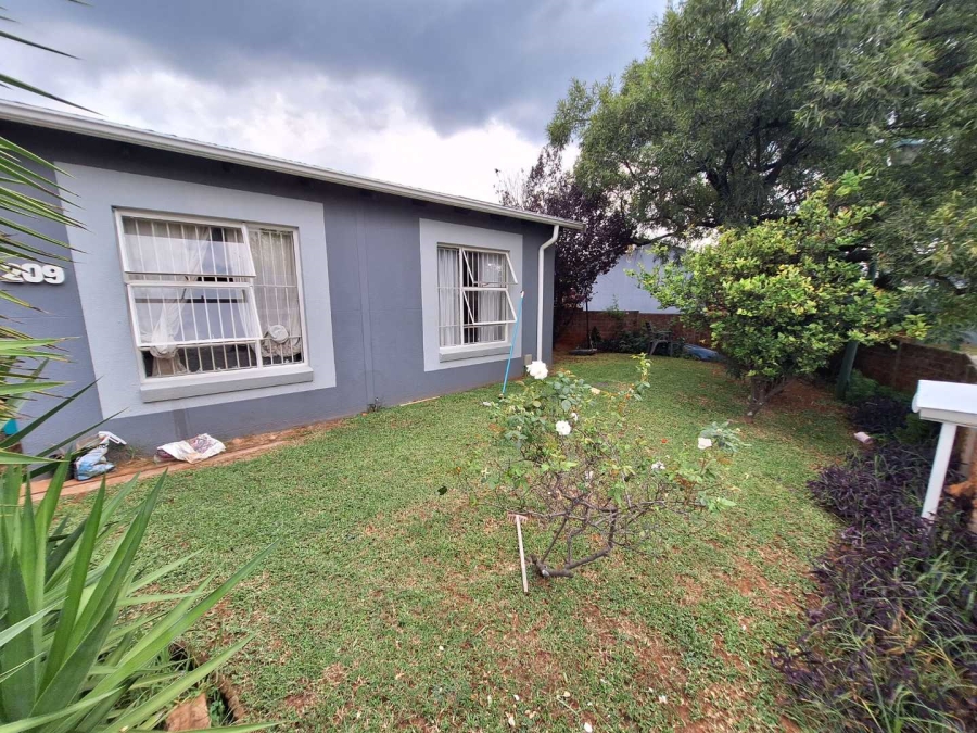 To Let 2 Bedroom Property for Rent in Randburg Gauteng