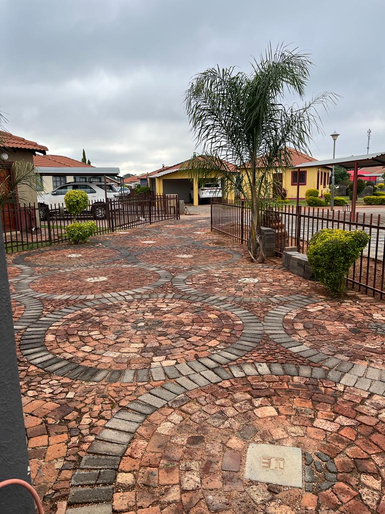 2 Bedroom Property for Sale in Theresa Park Gauteng