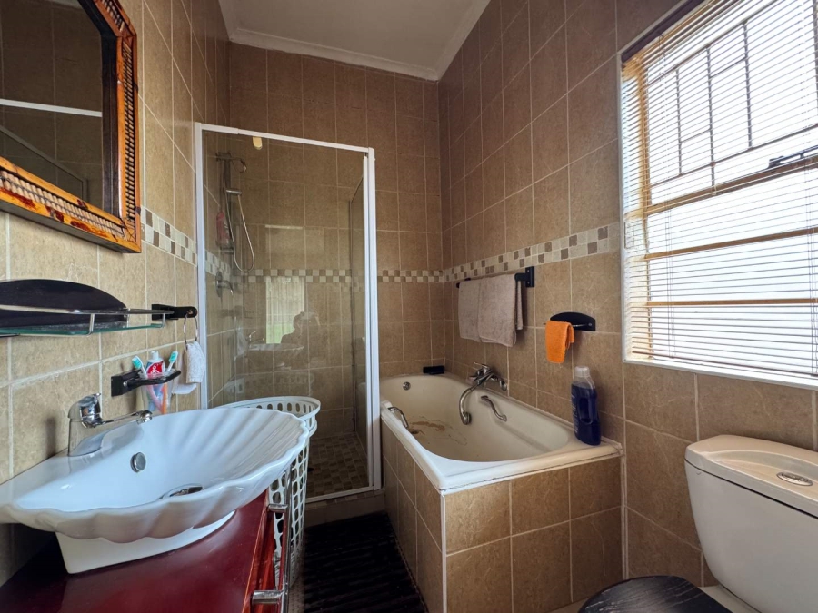 3 Bedroom Property for Sale in Brackendowns Gauteng